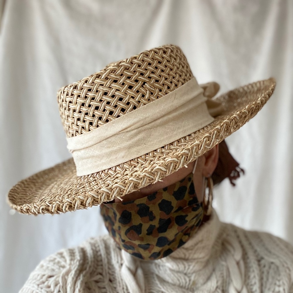 Vintage straw hat with bow in back/London Fog